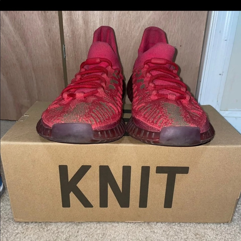 Yeezy 350 v2 CMPCT Slate Red